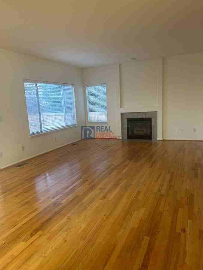 9044 Edgewood St - Photo 2 of 24