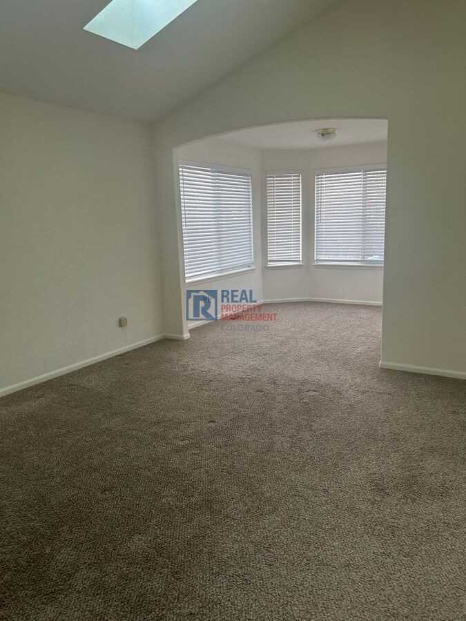 9044 Edgewood St - Photo 7 of 24