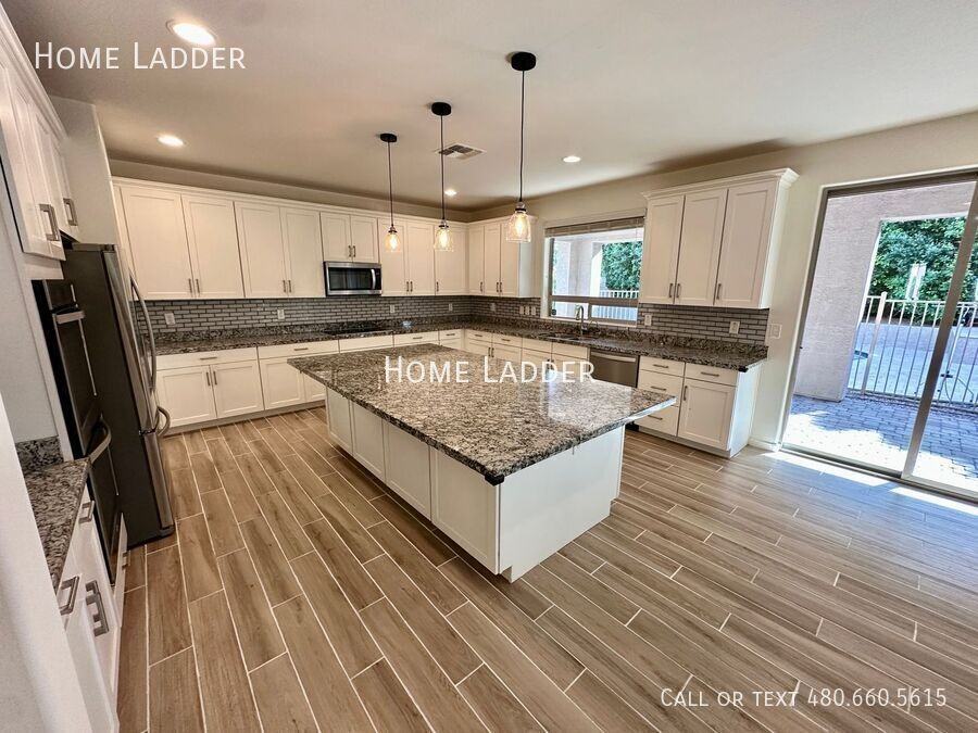 3133 N Loma Vis - Photo 5 of 37