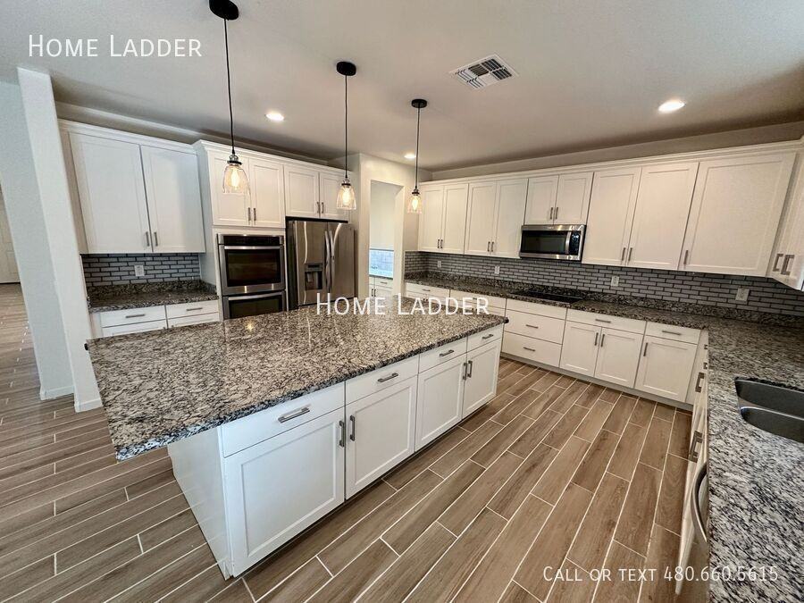 3133 N Loma Vis - Photo 6 of 37