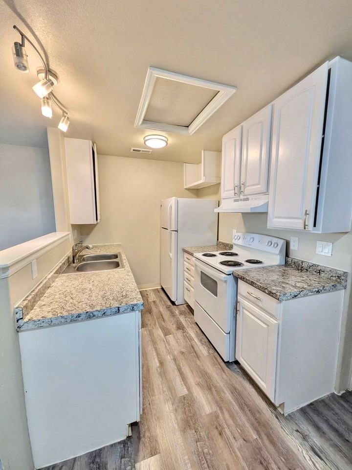 1833 E 3rd St #A - Photo 3 of 15