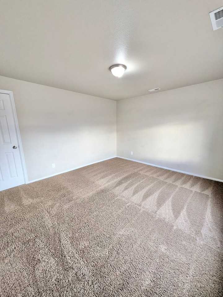 1833 E 3rd St #A - Photo 5 of 15