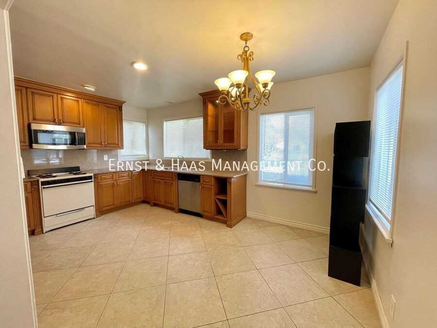 2642 E Adams St - Photo 7 of 15