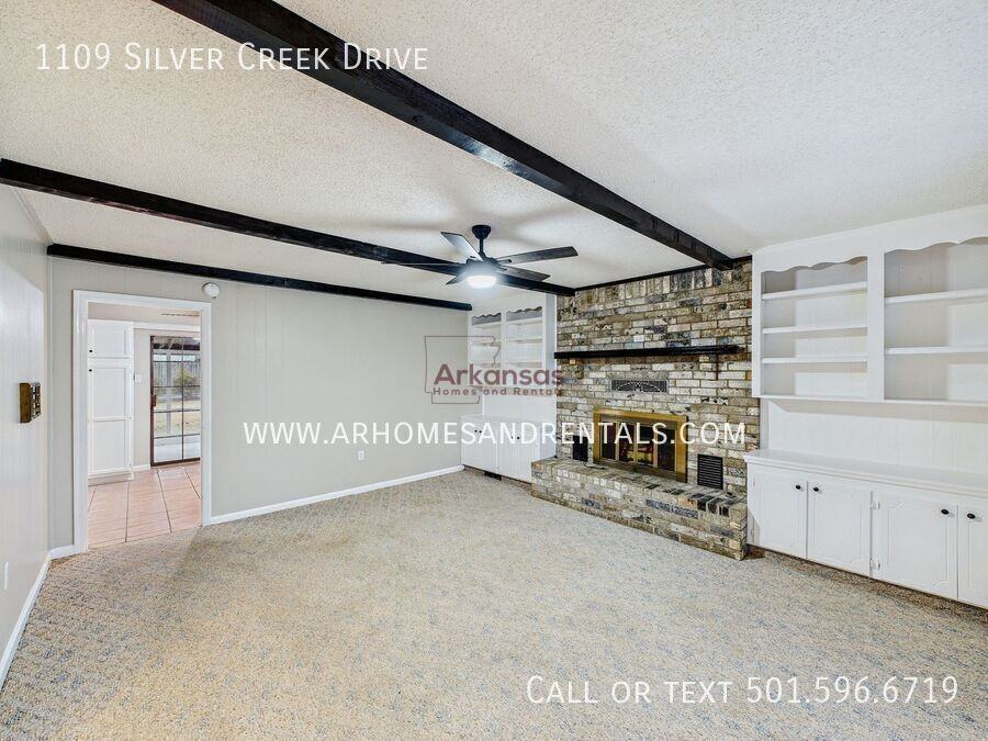 1109 Silver Creek Dr - Photo 3 of 16