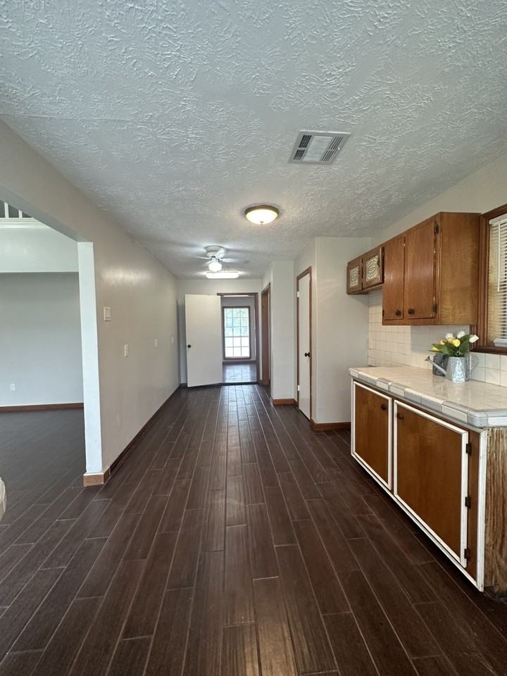 2509 Wall St #2509 - Photo 3 of 29