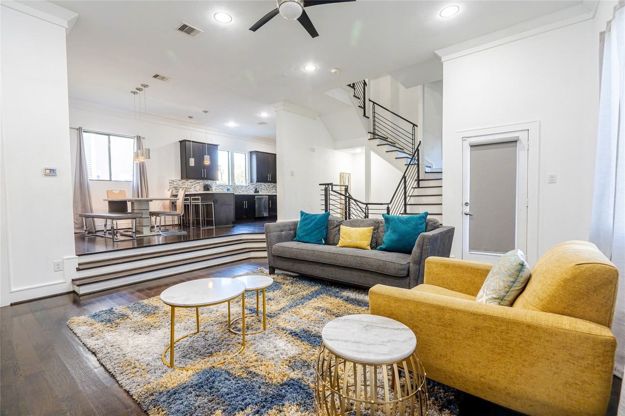 1205 Summer St #1205B - Photo 3 of 44