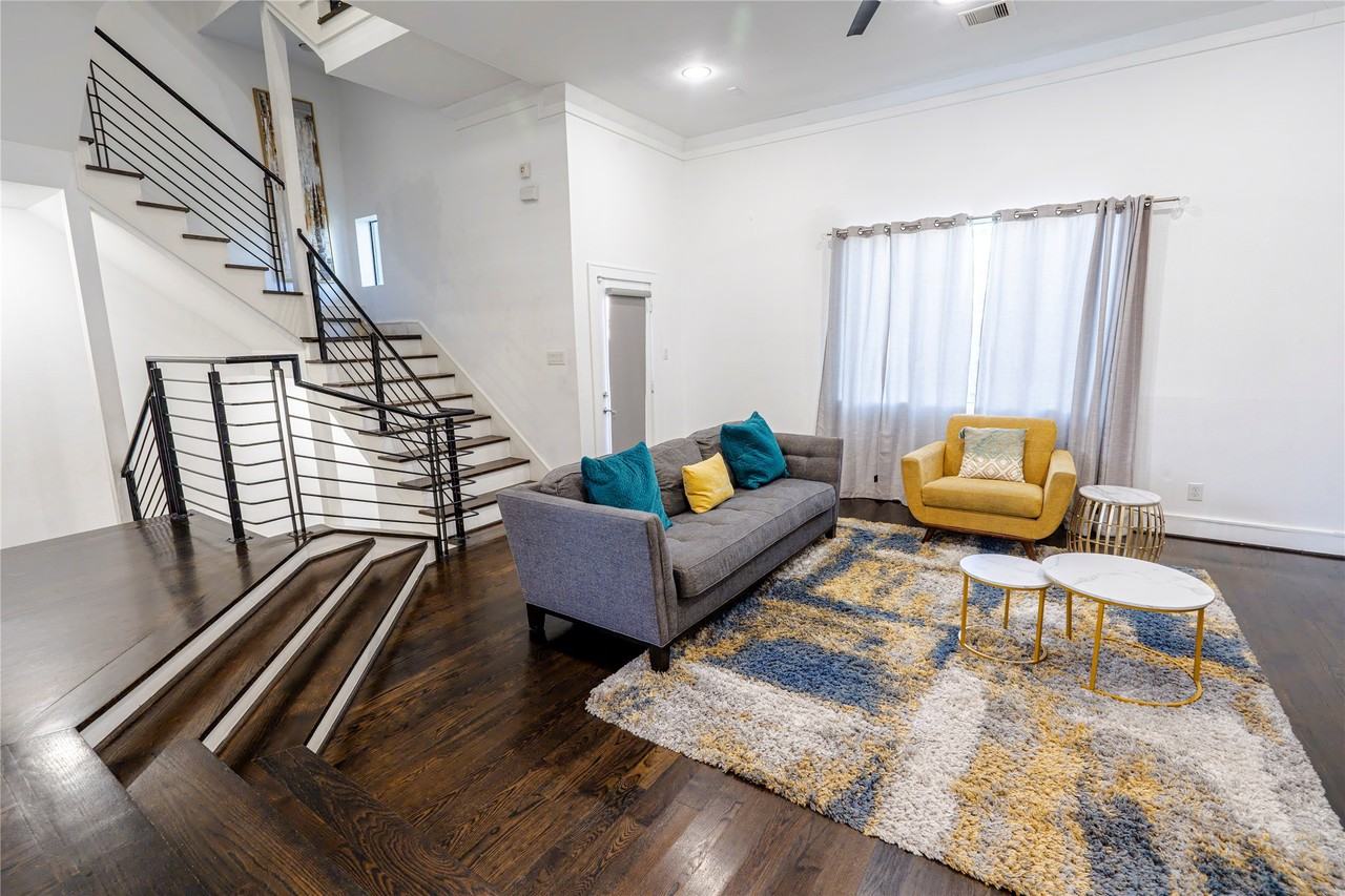 1205 Summer St #1205B - Photo 4 of 44