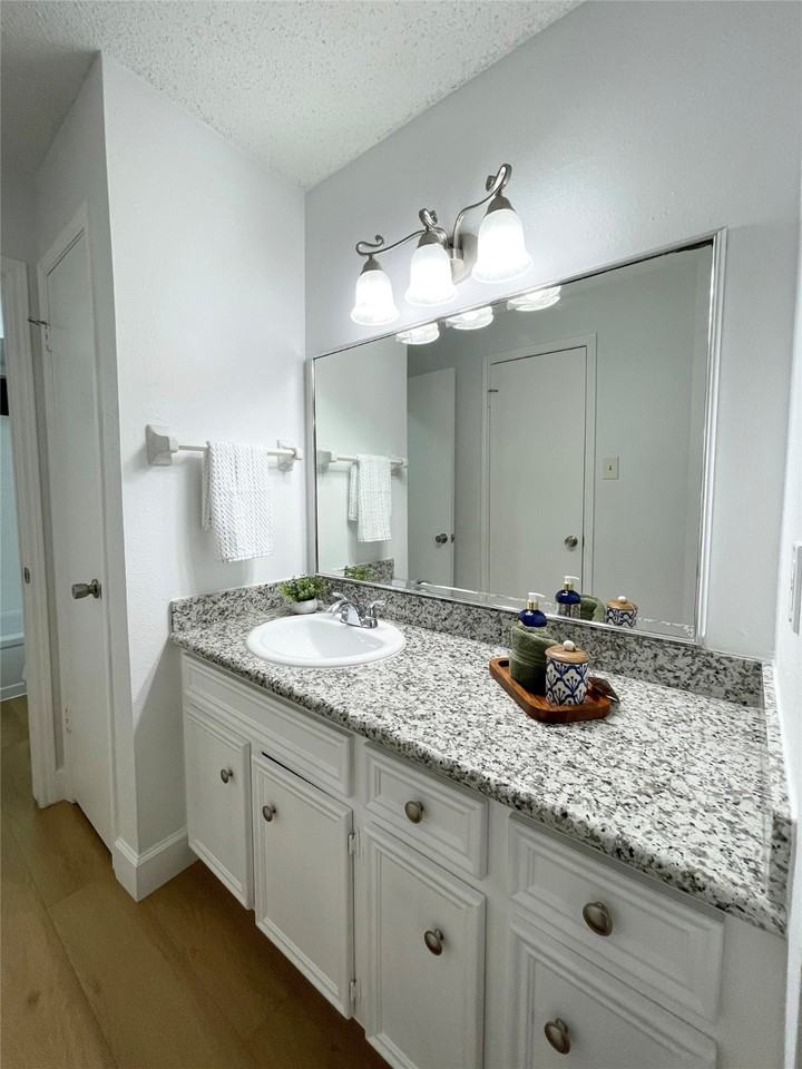 13716 Hollowgreen Dr #13716-3704 - Photo 6 of 30