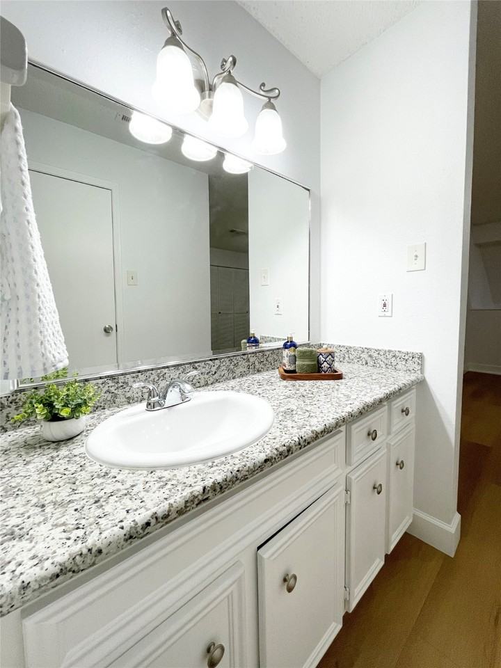 13716 Hollowgreen Dr #13716-3704 - Photo 7 of 30