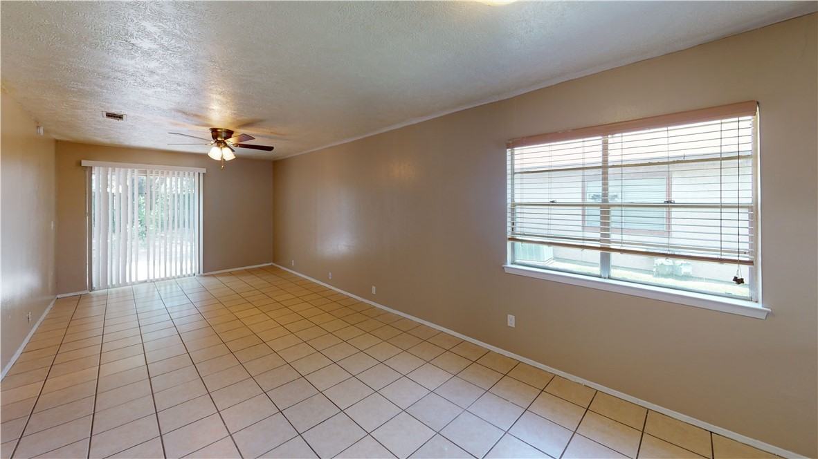 1525 Pine Ridge Dr #1525A - Photo 4 of 7