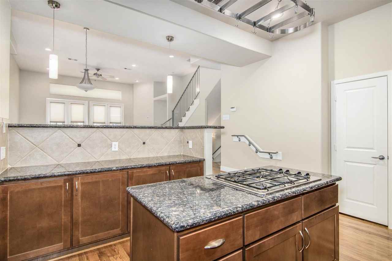 5227 Lillian St #5227 - Photo 3 of 32