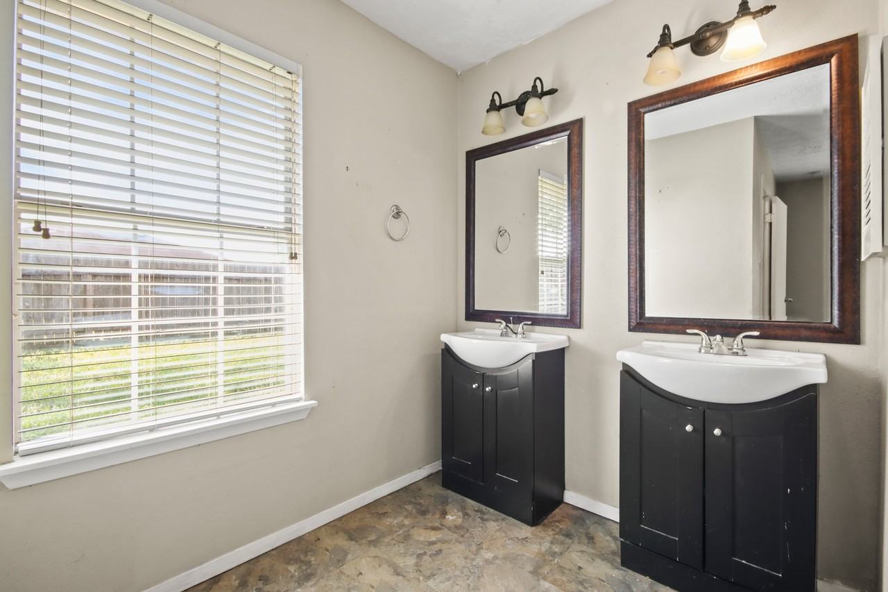 8326 Swan Meadow Ln #8326 - Photo 7 of 15