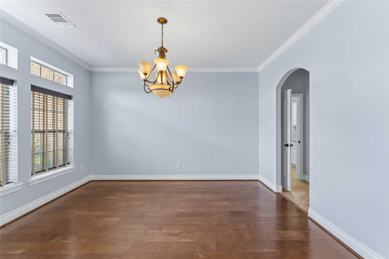 25327 Oak Knot Dr #25327 - Photo 4 of 32