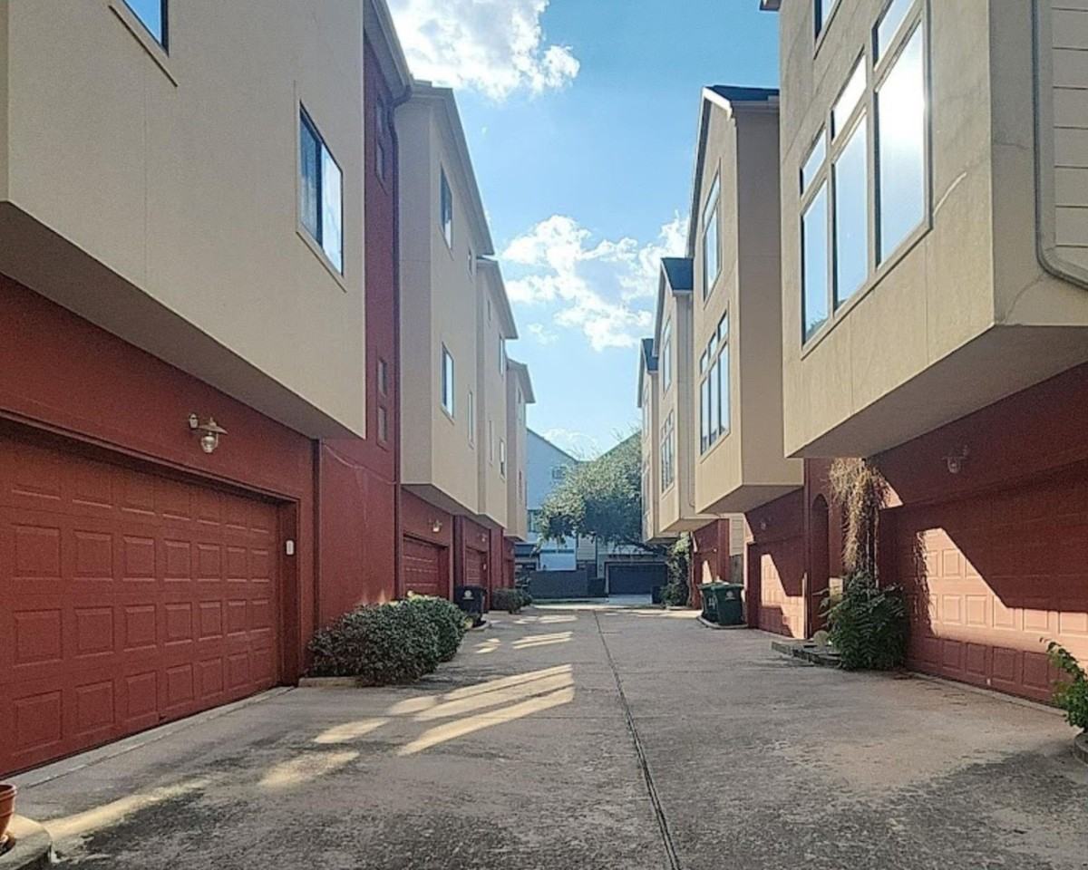 404 Parker St #404 - Photo 2 of 21