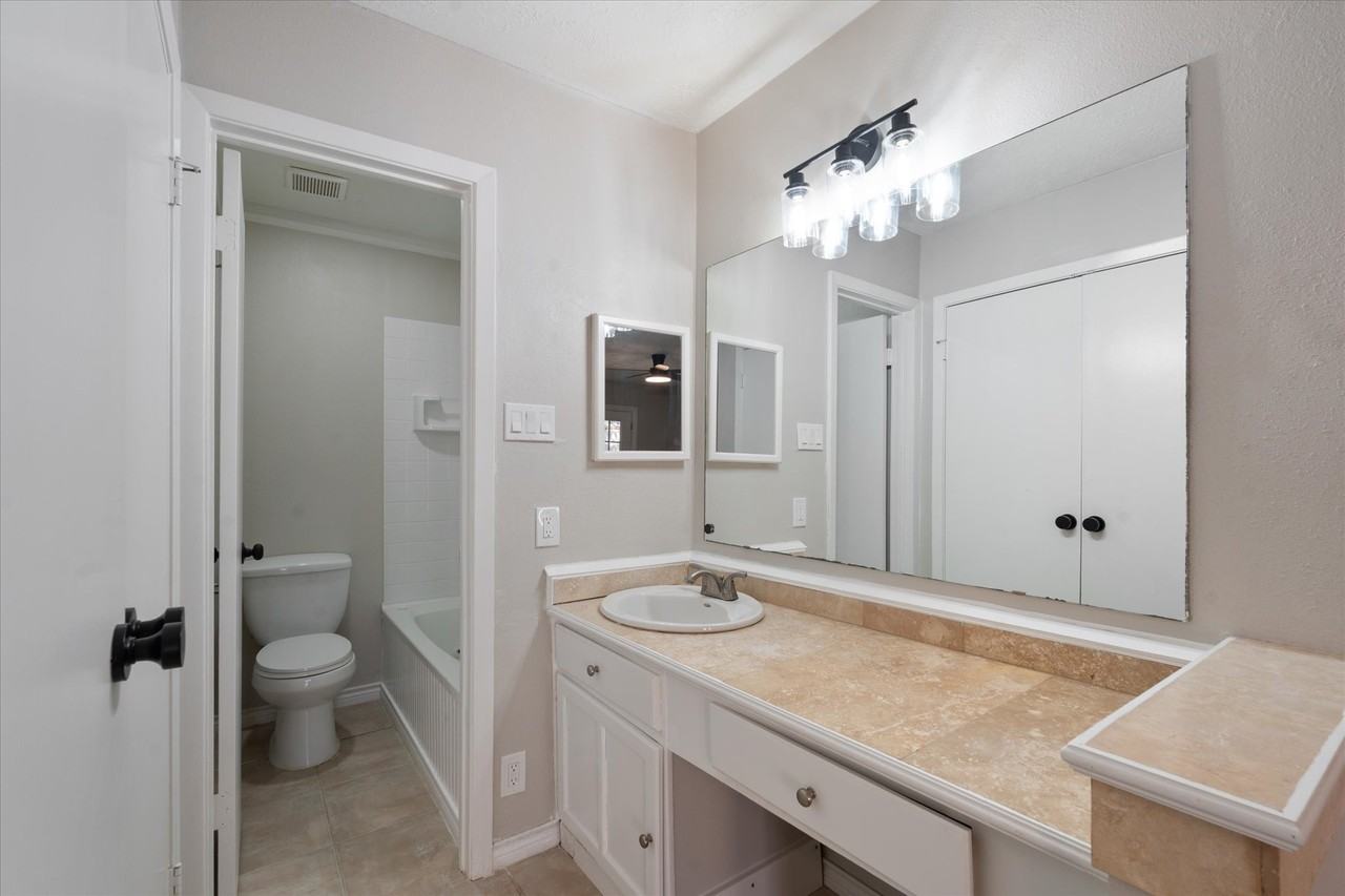 16106 New Field Dr #16106 - Photo 4 of 39