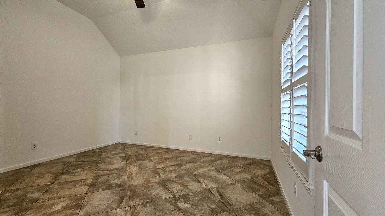 305 Reinicke St #305 - Photo 6 of 49