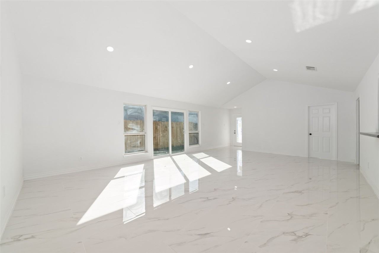 2707 Ashford Trail Dr #2707 - Photo 2 of 35