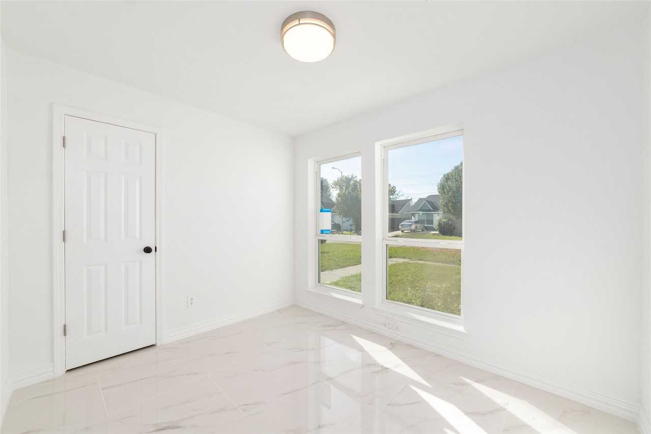 2707 Ashford Trail Dr #2707 - Photo 3 of 35