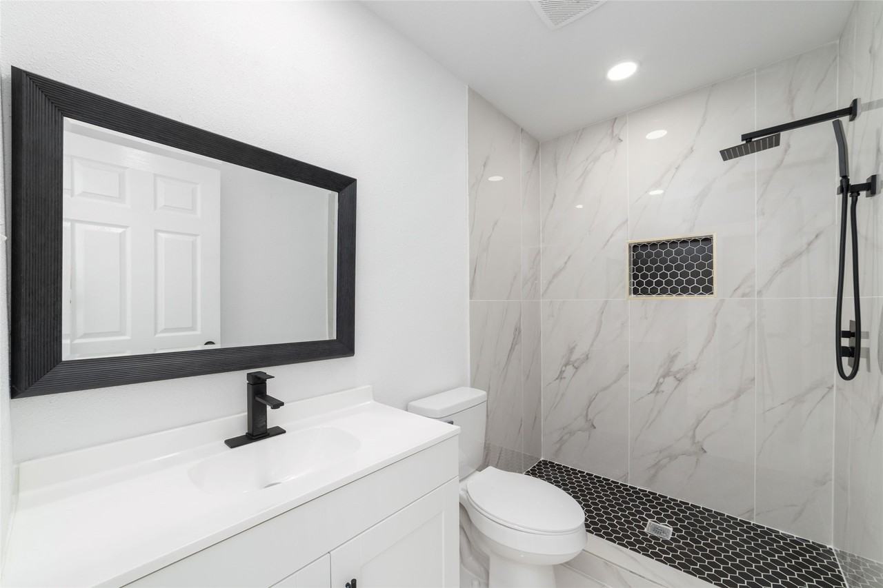 2707 Ashford Trail Dr #2707 - Photo 4 of 35