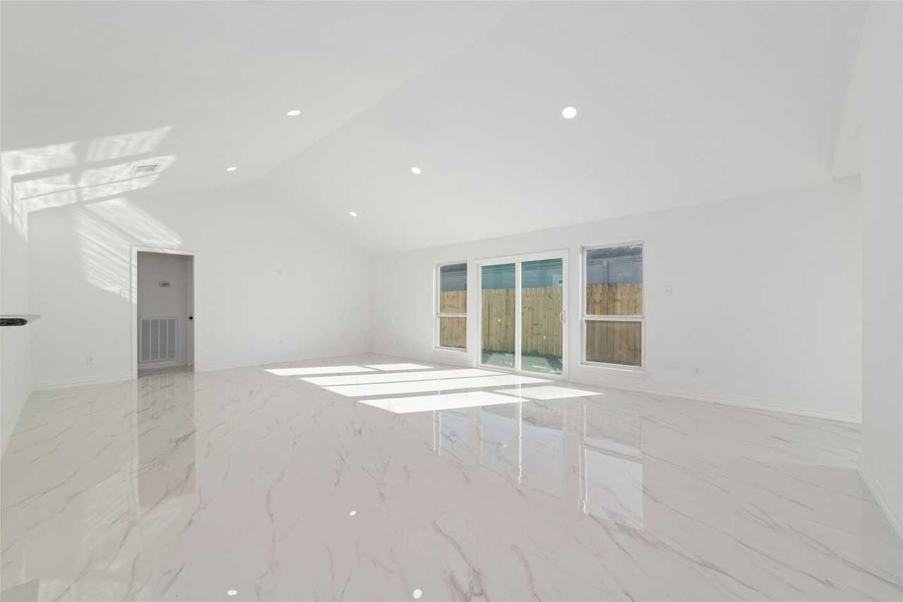 2707 Ashford Trail Dr #2707 - Photo 6 of 35