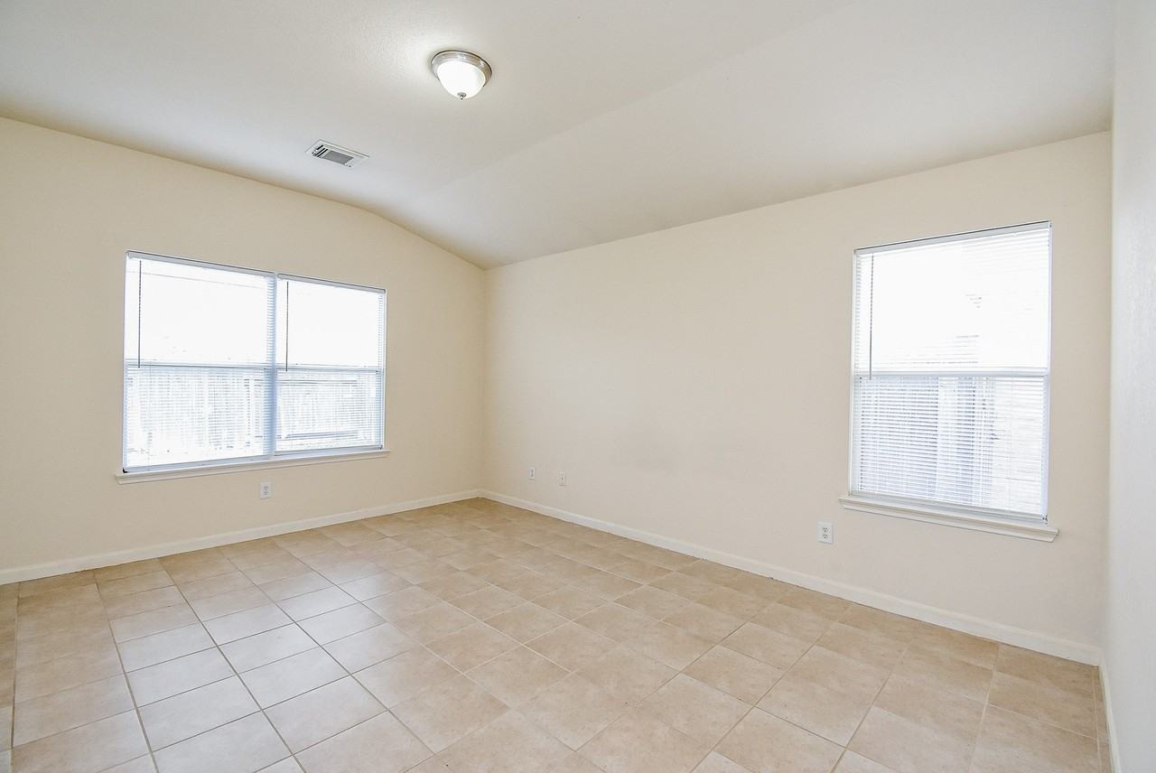 15502 Hensen Creek Dr #15502 - Photo 3 of 29