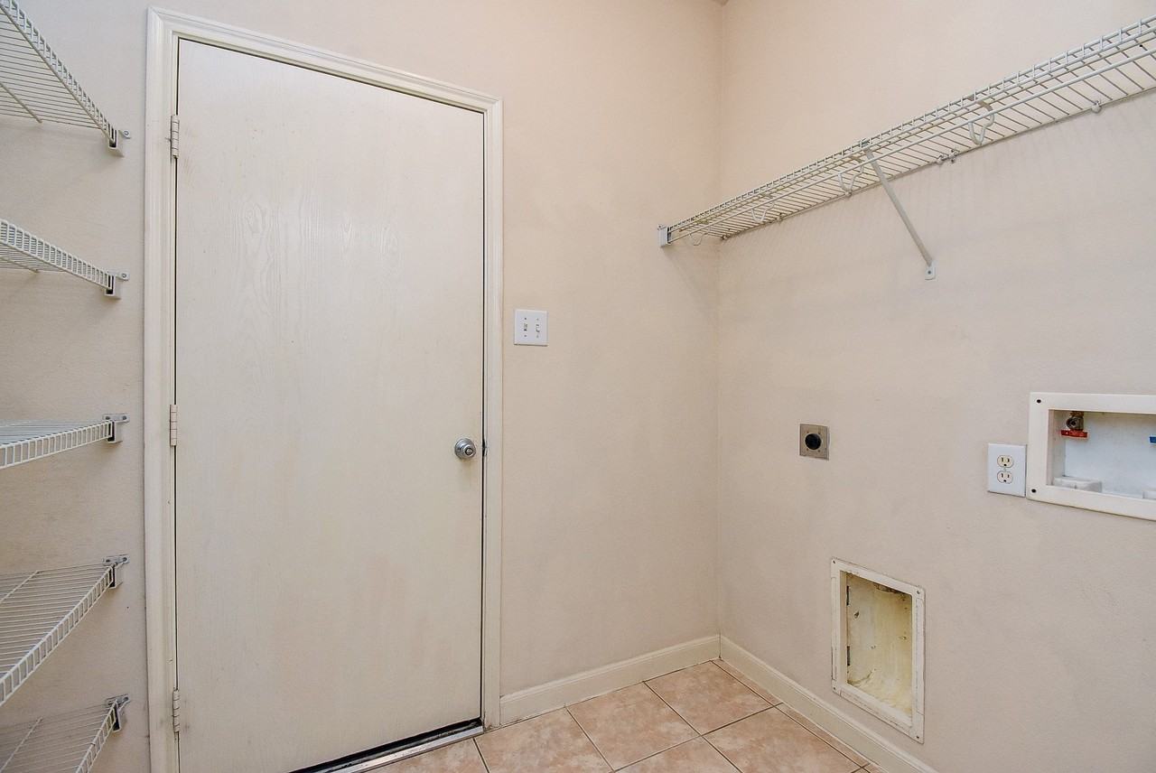 15502 Hensen Creek Dr #15502 - Photo 5 of 29