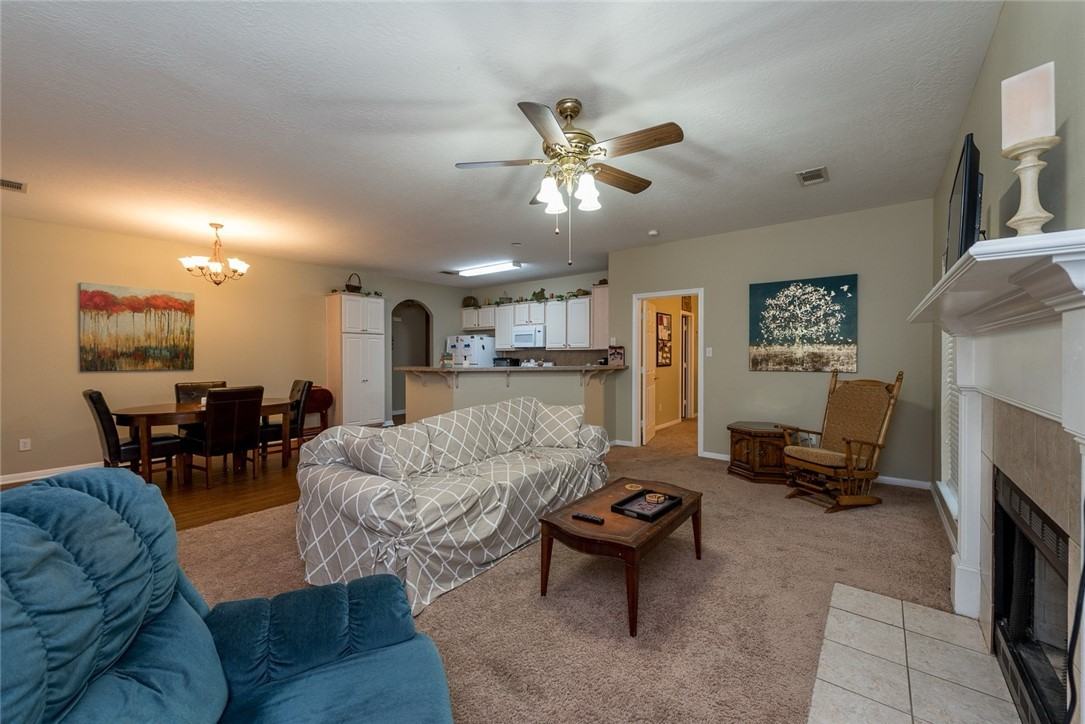 905 Lincoln Ave #905 - Photo 5 of 14