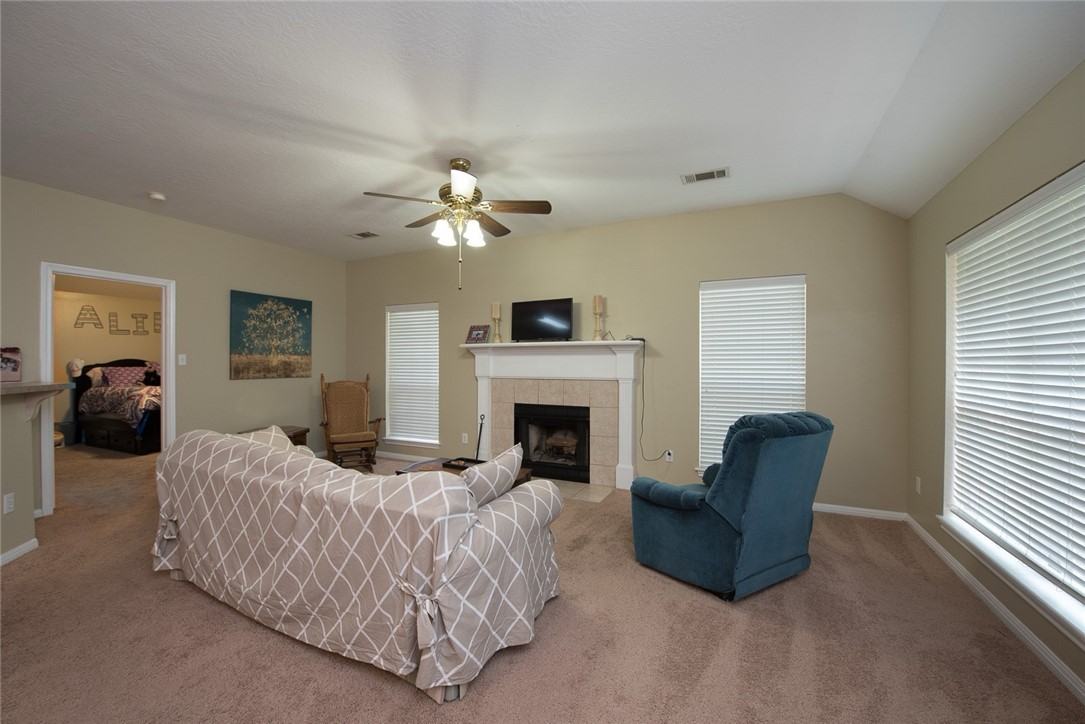 905 Lincoln Ave #905 - Photo 6 of 14