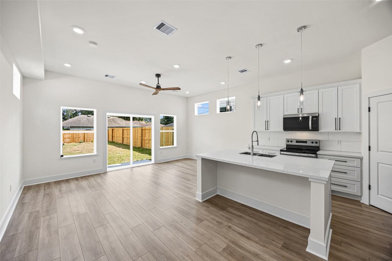 441 Hahlo St #441 - Photo 3 of 28