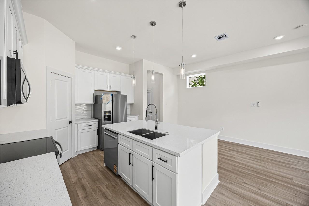 441 Hahlo St #441 - Photo 6 of 28