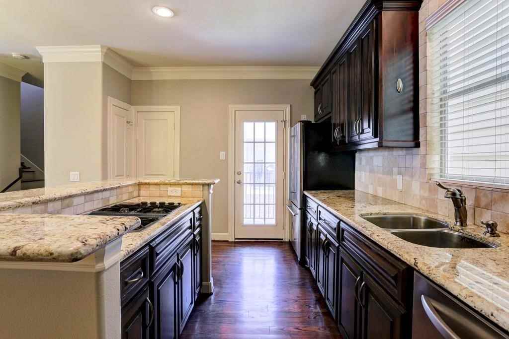 923 Birdsall St #923 - Photo 3 of 21