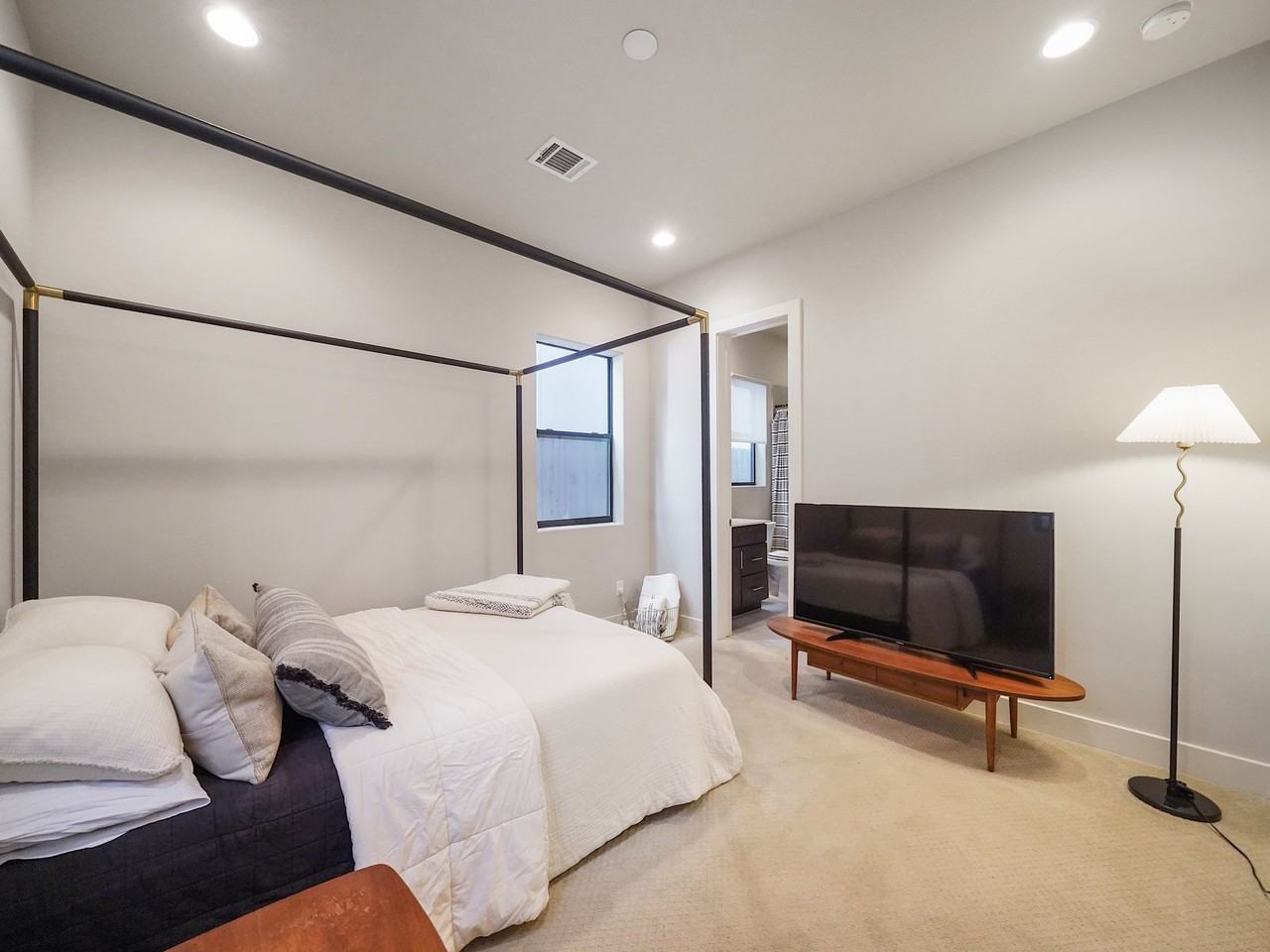 5820 Petty St #5820B - Photo 4 of 15