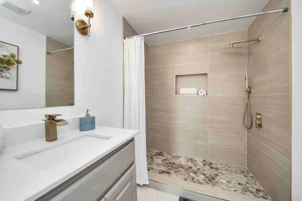 4215 Eli St #4215 - Photo 4 of 43