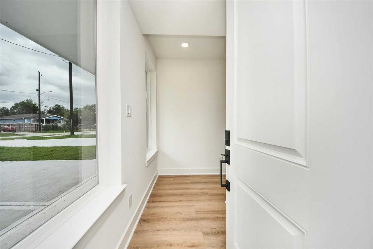 932 South Ln #932B - Photo 7 of 14