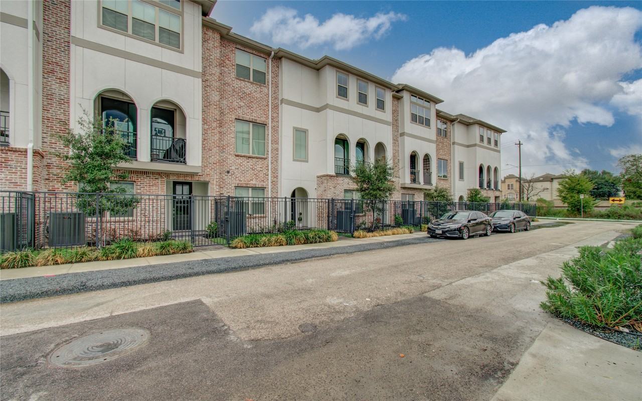 5205 Allen St #5205F - Photo 2 of 29