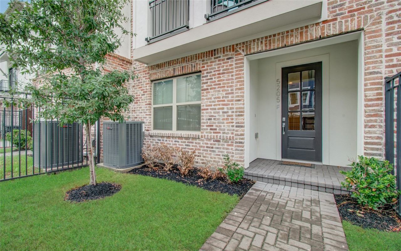 5205 Allen St #5205F - Photo 4 of 29