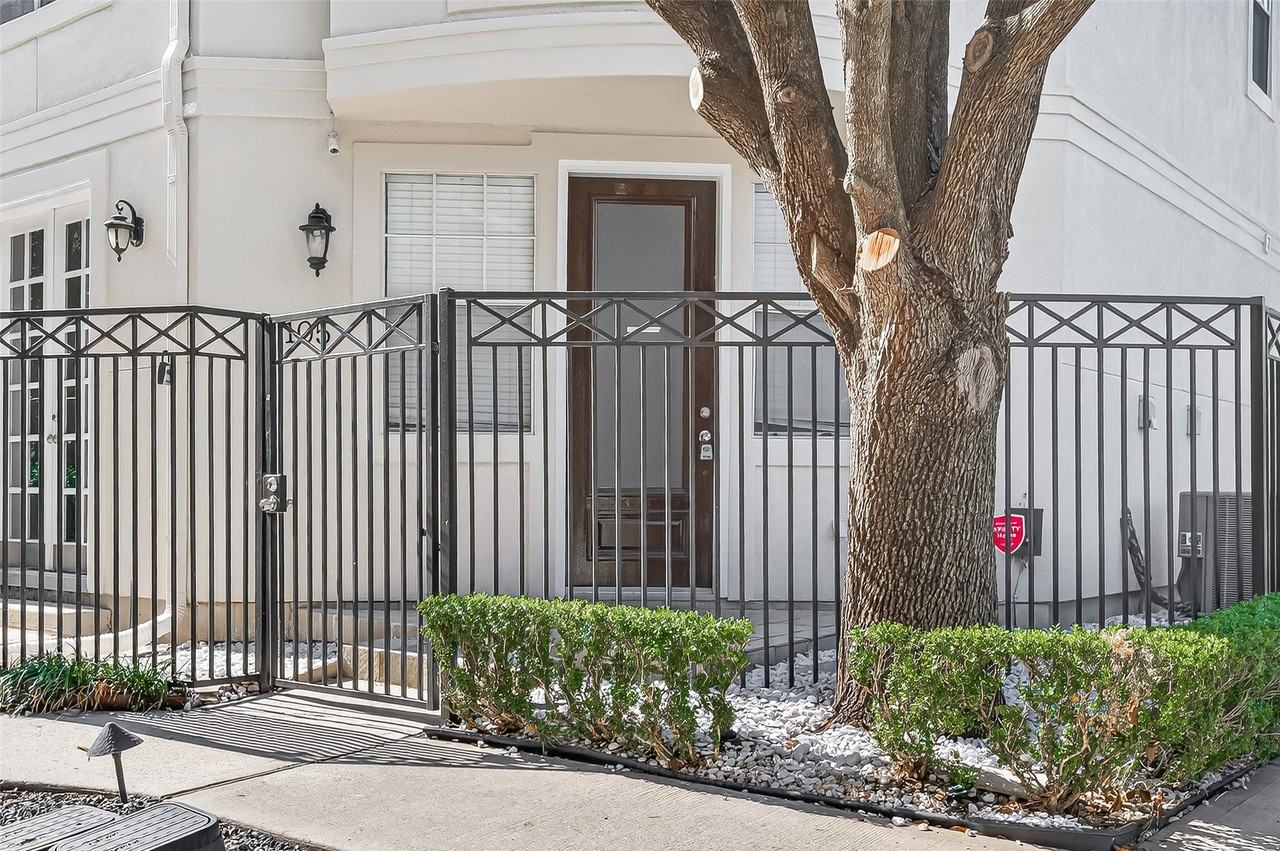 105 Detering St #105 - Photo 2 of 44