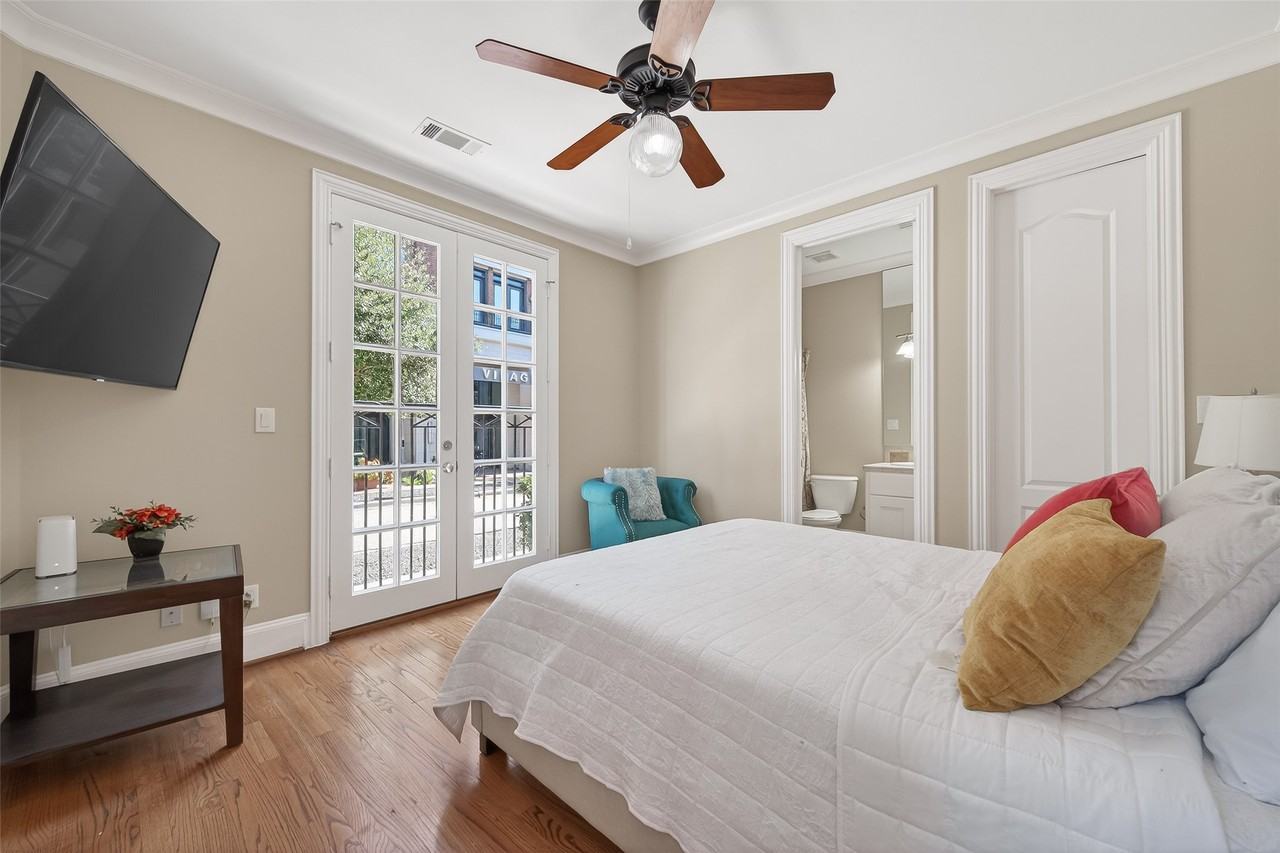 105 Detering St #105 - Photo 3 of 44