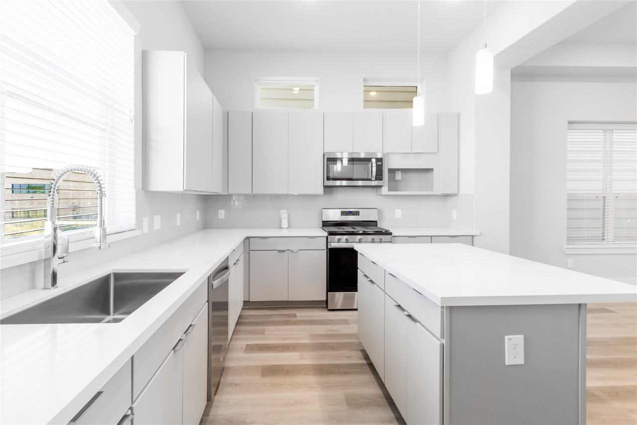 1284 N Post Oak Rd #1284A - Photo 3 of 28