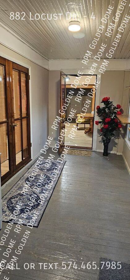 882 Locust Dr #4 - Photo 3 of 21