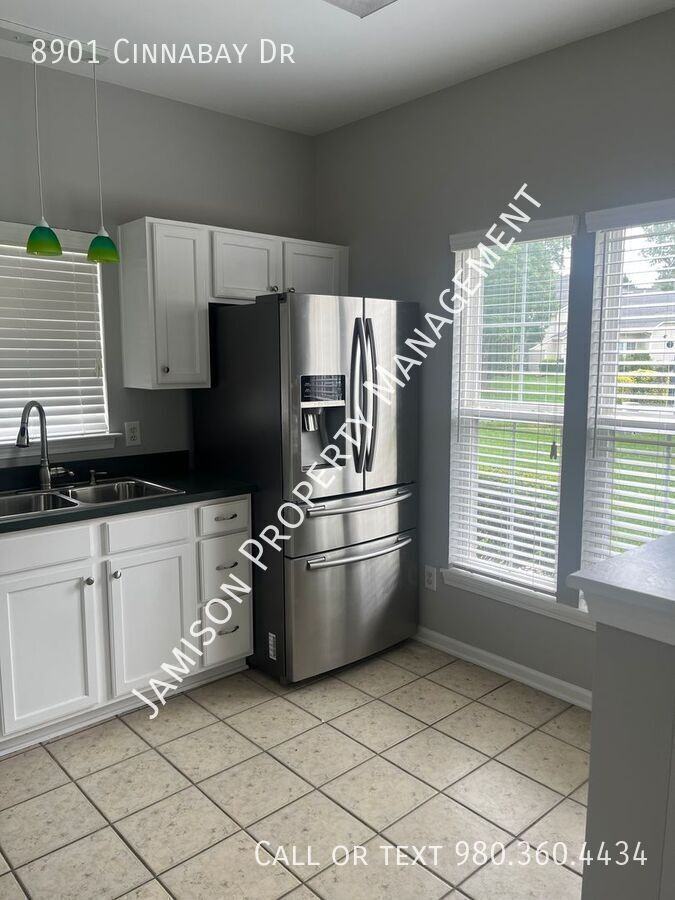 8901 Cinnabay Dr - Photo 5 of 21