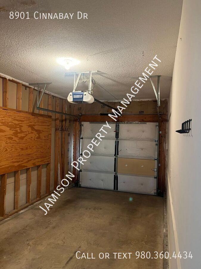 8901 Cinnabay Dr - Photo 7 of 21