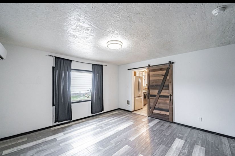 953 N Blvd - Photo 3 of 19