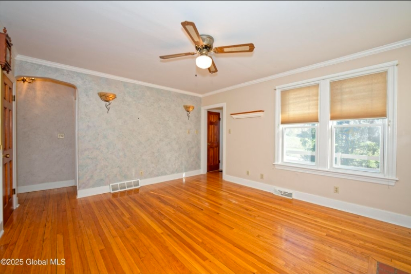 2550 Troy Schenectady Rd #LEFT - Photo 4 of 29