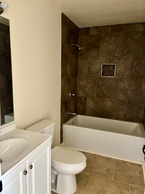 1011 Giovanni St #2 - Photo 4 of 11