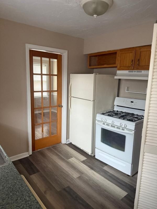 13677 Cedar Rd - Photo 7 of 12