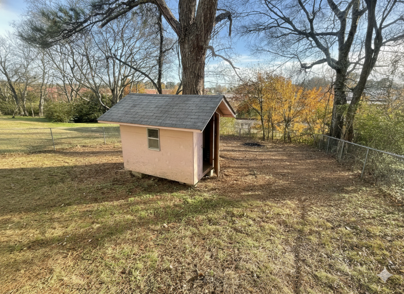 219 Lexington St - Photo 7 of 7