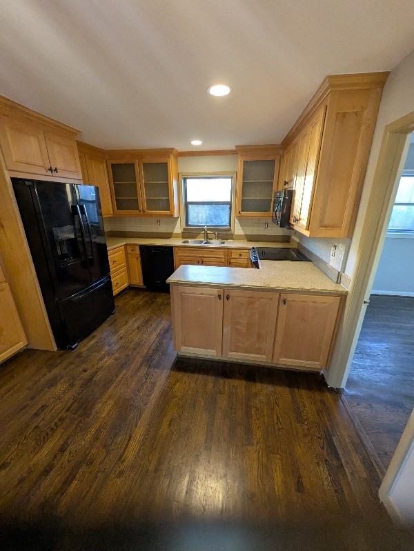 571 Village Ln - Photo 2 of 9