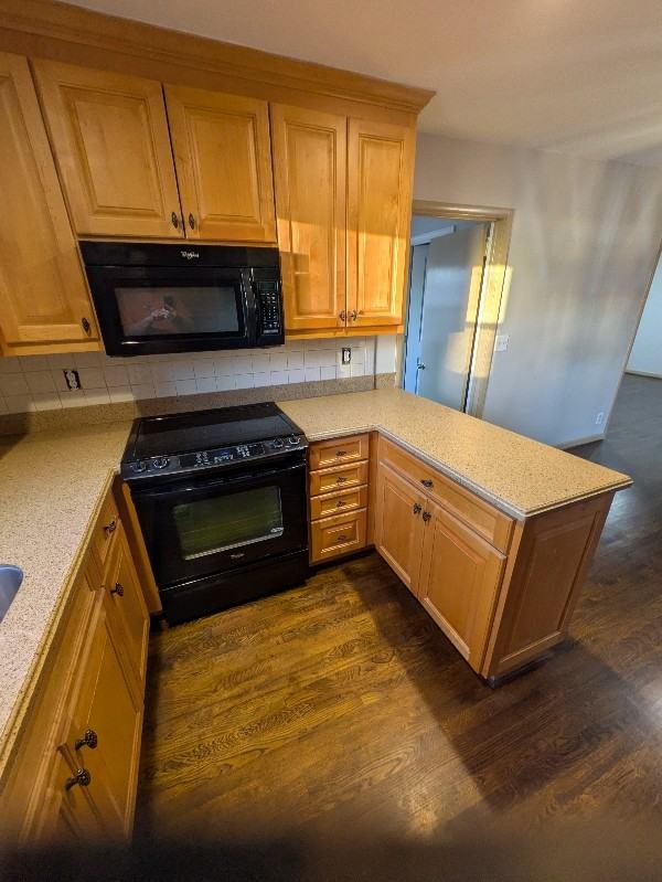 571 Village Ln - Photo 3 of 9