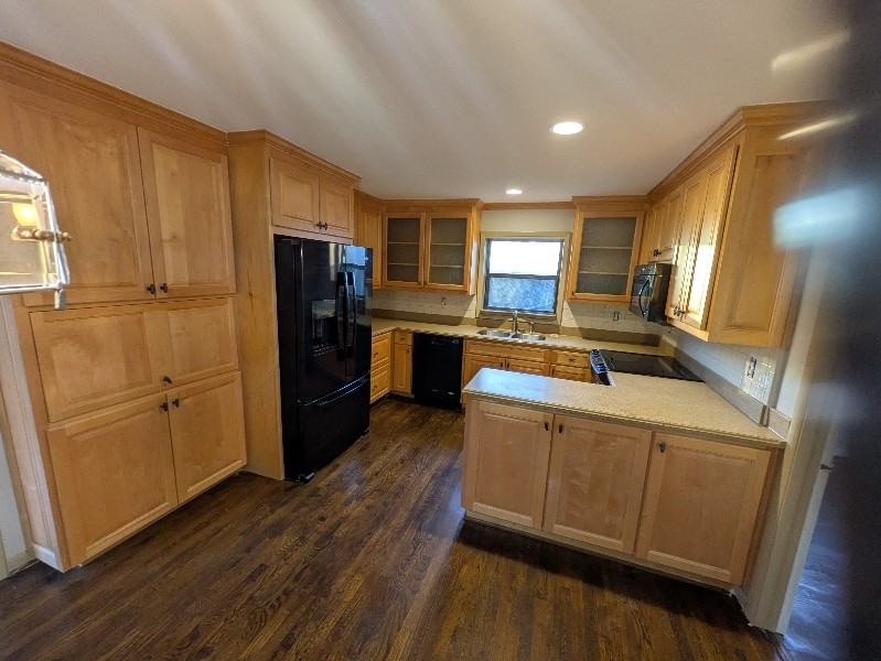 571 Village Ln - Photo 4 of 9